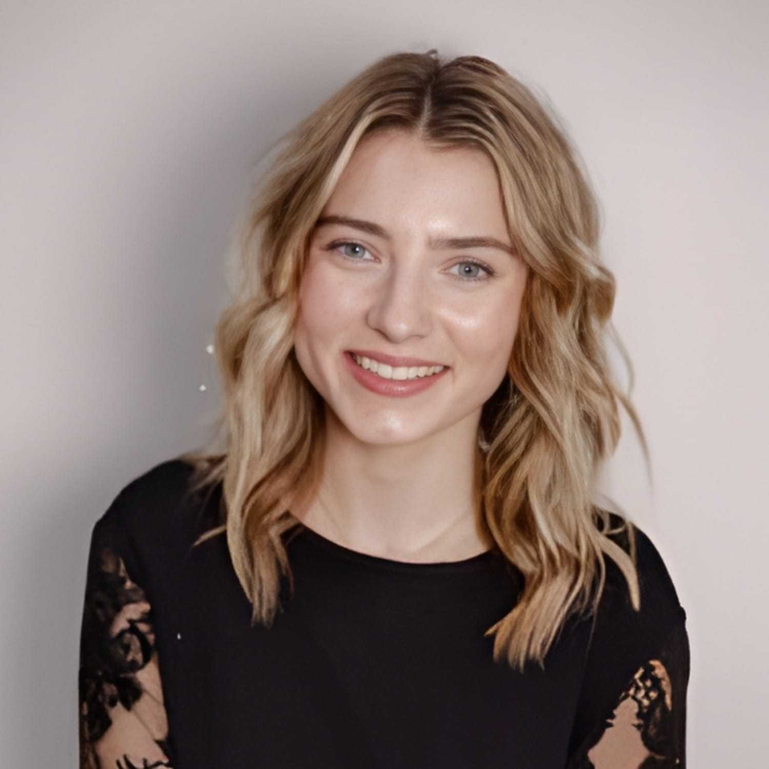 Portrait of Josie Peterdy, a professional stylist at Craft Studio, showcasing their expertise and style.