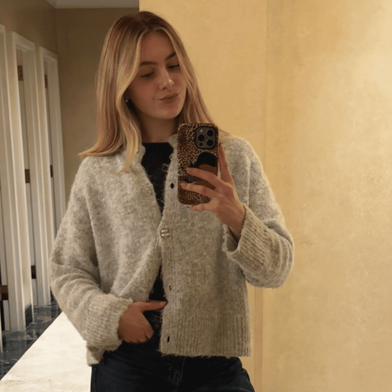 Portrait of Faith, a professional stylist at Craft Studio, showcasing their expertise and style.